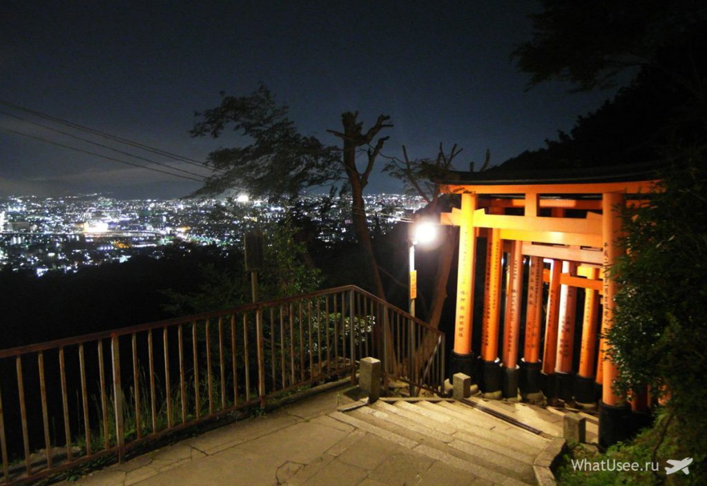 Храм Фусими Инари ночью