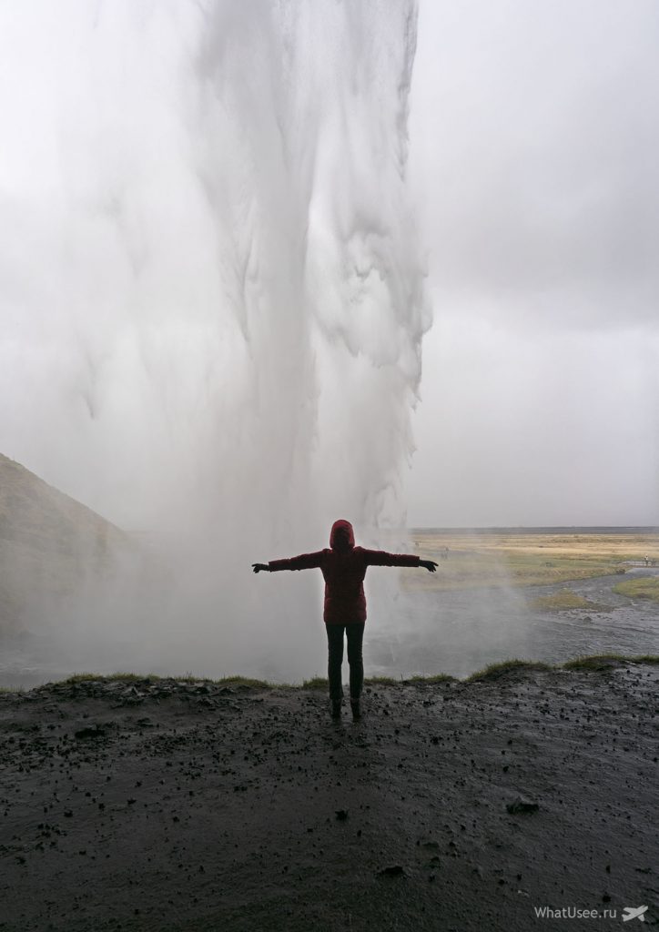 Водопад Seljalandsfoss в Исландии